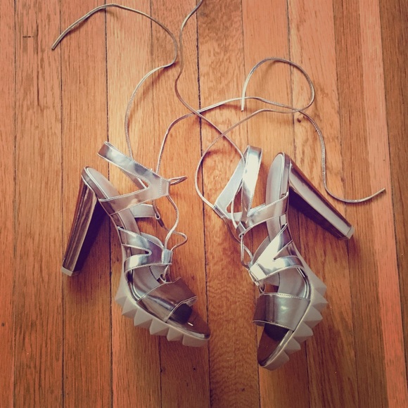 Sexy Gold Tie Up Heel - Picture 1 of 6